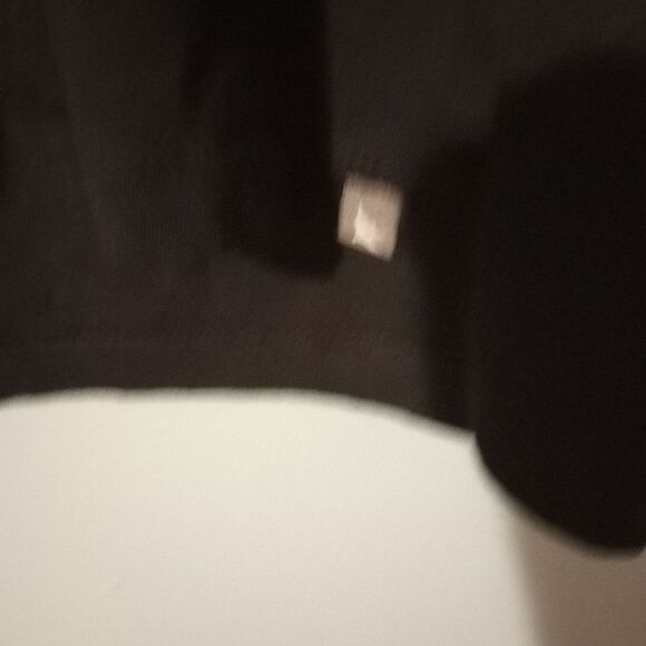 Two Eddie Bauer long sleeve tee shirts - Picture 5 of 7